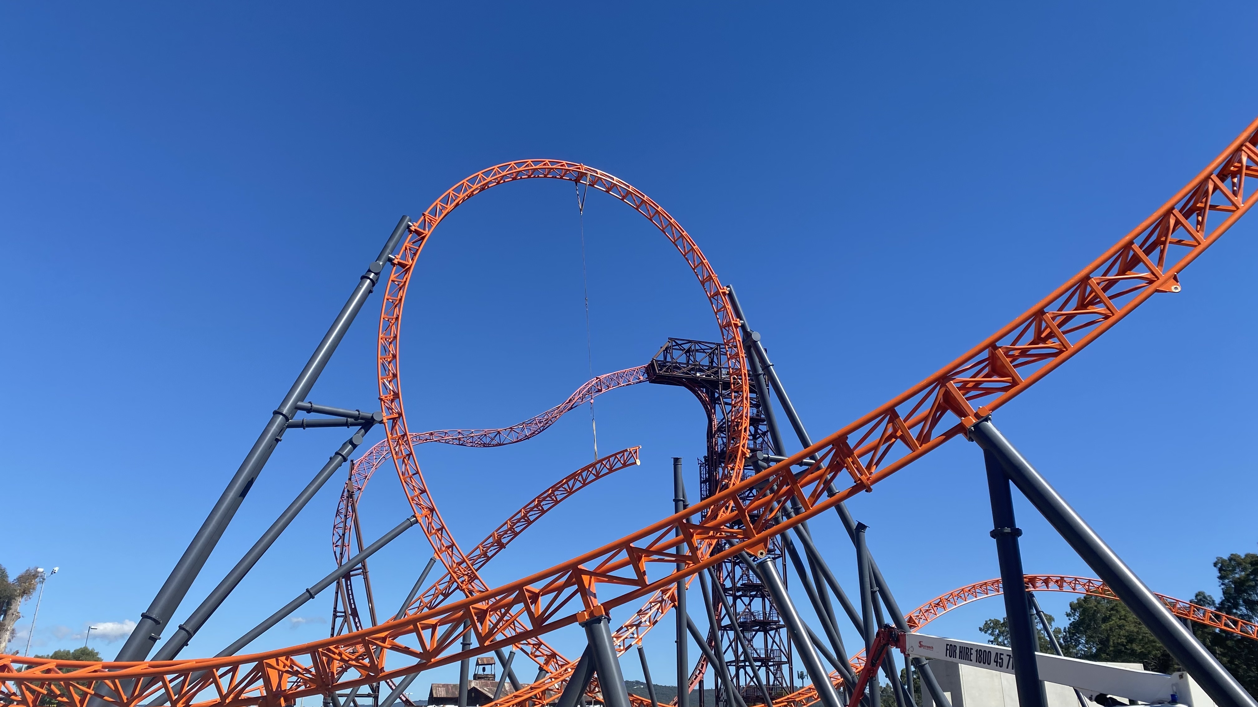 Steel Taipan Construction - Dreamworld Mack launched roller coaster ...